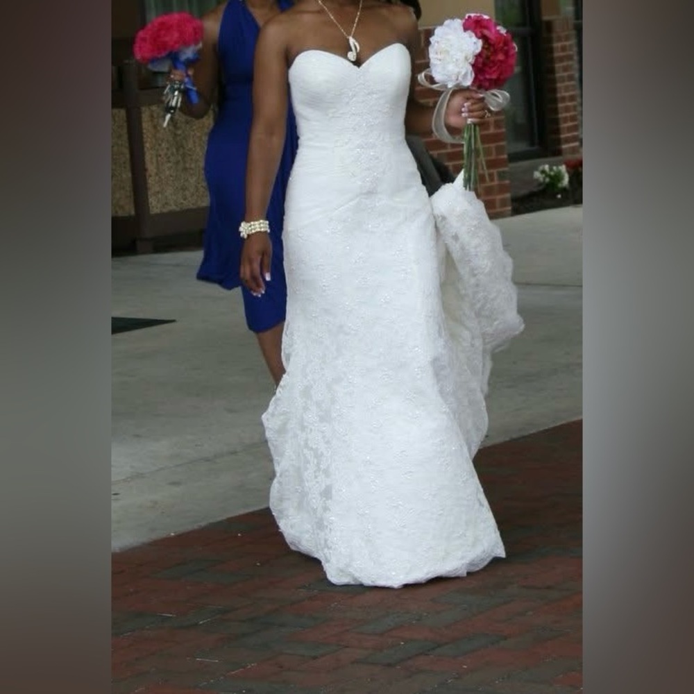 Oleg Cassini Lace Mermaid Wedding Dress – Ivory – Size 8